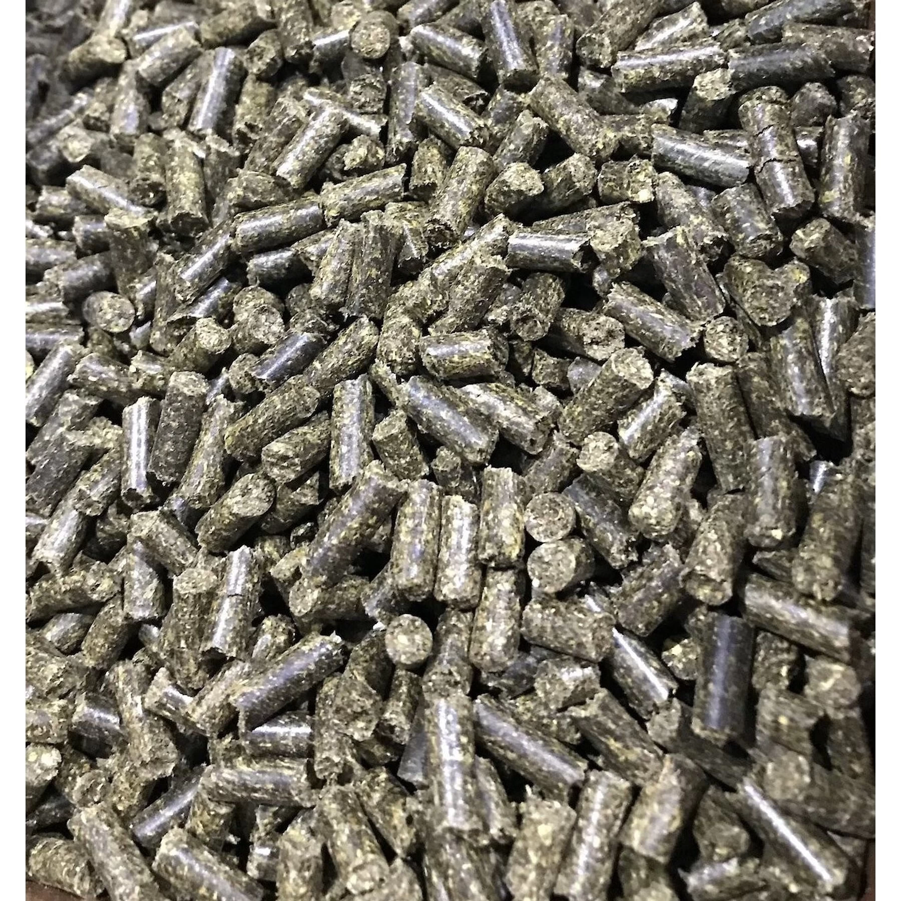 Equithrive Electrolyte Hay Flavor Pellets Horse Supplement, 10-lb Tub 2 Equithrive Electrolyte Hay Flavor Pellets Horse Supplement, 10-lb Tub - Image 2